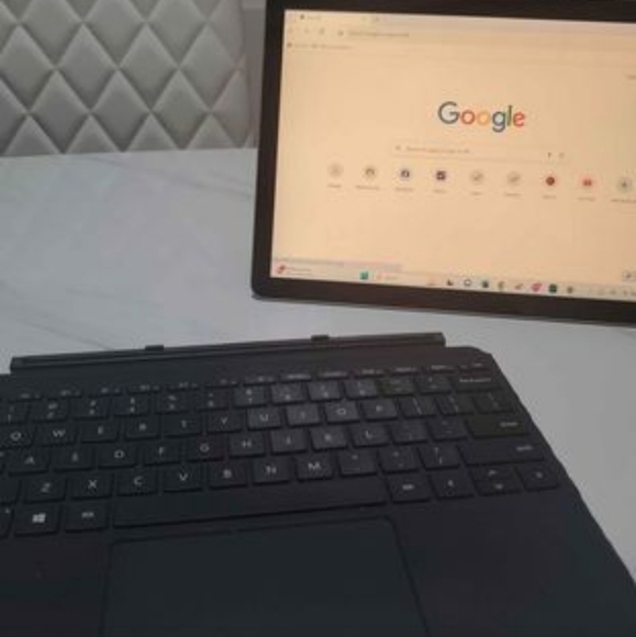 Microsoft Surface Go 2 - Picture 2 of 3